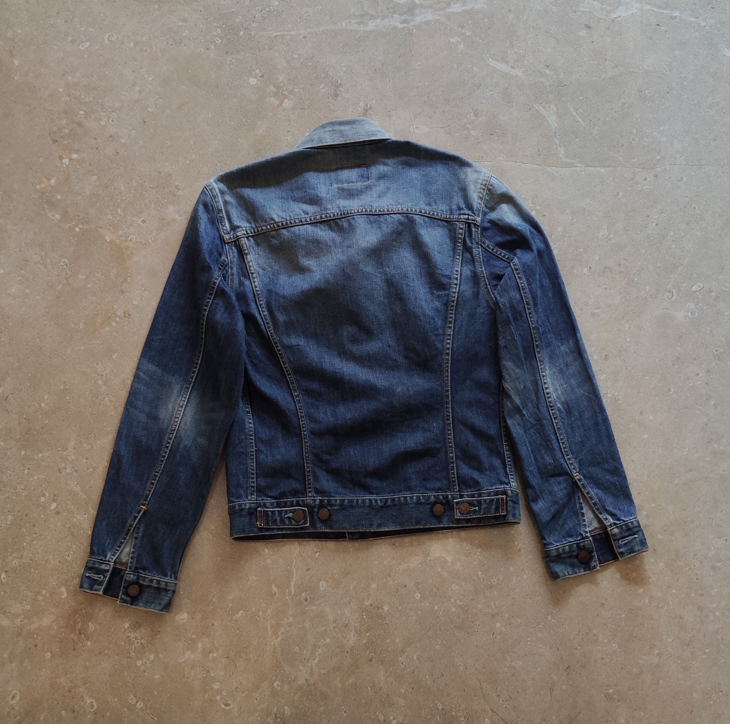 10 Woman Levi's 70s Faded Denim Jacket 70500 - M