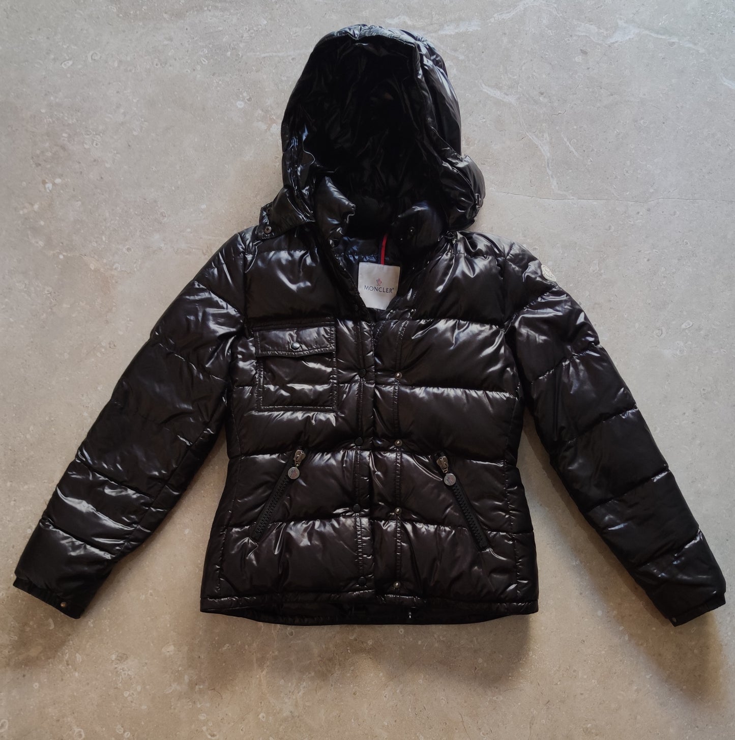 57 Woman Moncler Puffer - M