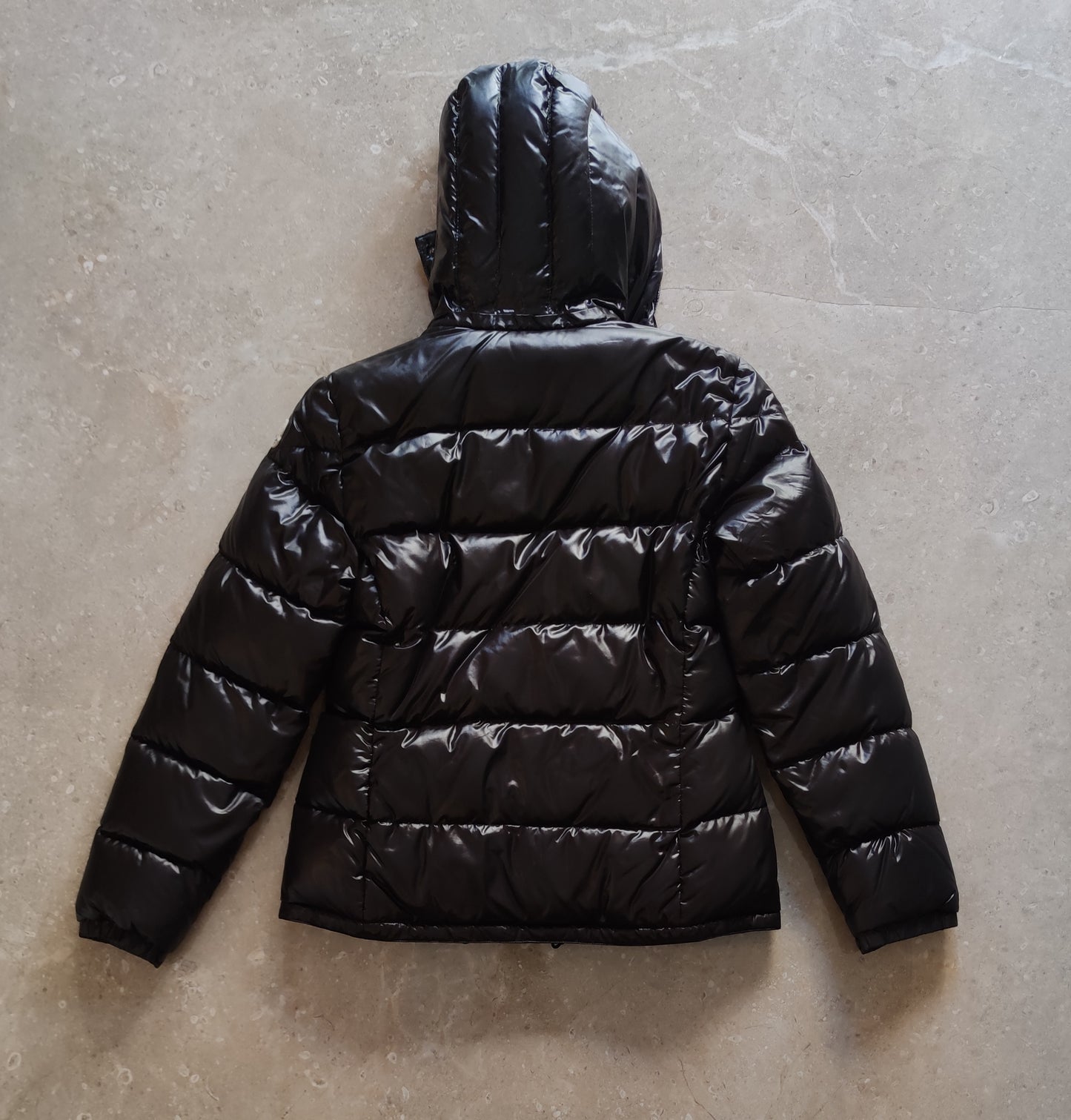 57 Woman Moncler Puffer - M